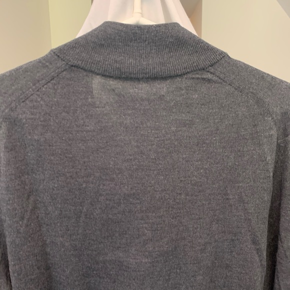 Bloomingdales Men’s gray 1/4 zip sweater. - Picture 4 of 5